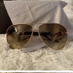 Stunning Gucci Aviator Sunglasses with Gold chain Link